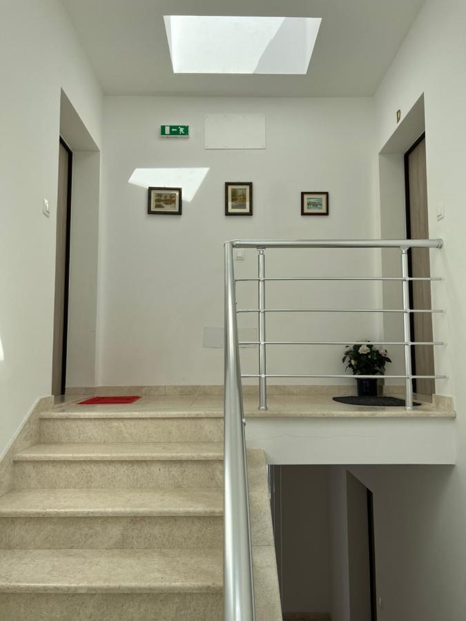 Apartment Sunrise With Private Parking พูลา ภายนอก รูปภาพ