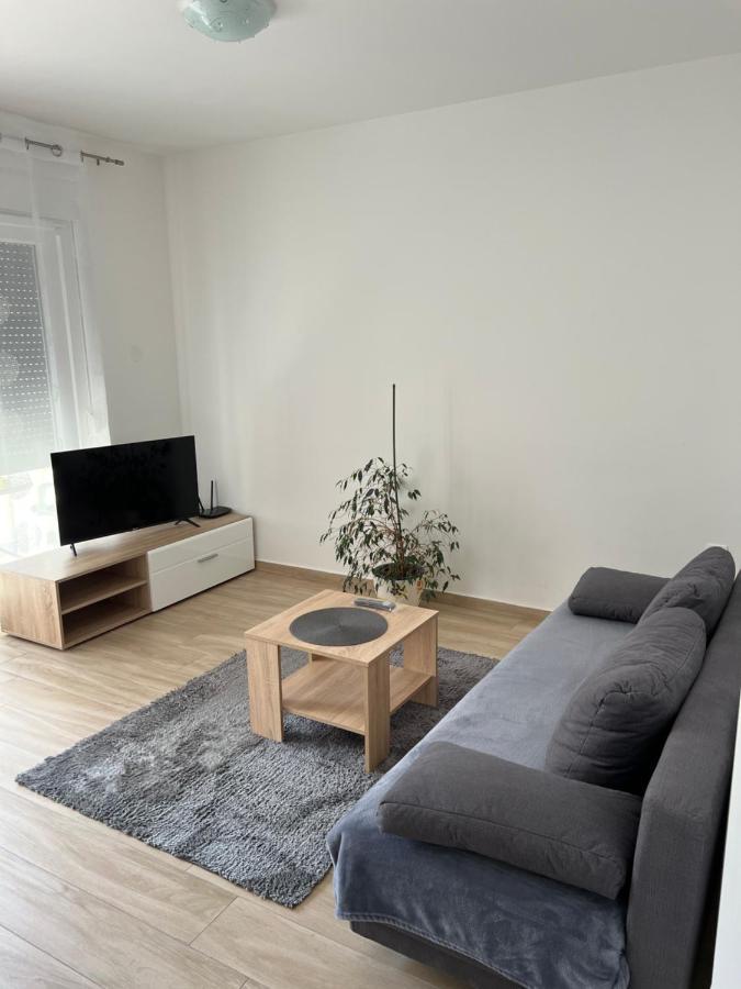 Apartment Sunrise With Private Parking พูลา ภายนอก รูปภาพ
